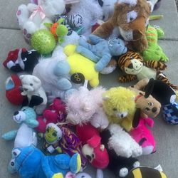 Bunch Of Stuffed Animals Very Cheap For You!