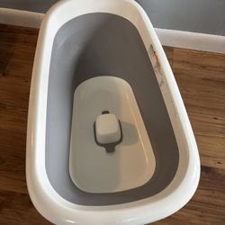 OXO Tot Splash & Store Bathtub