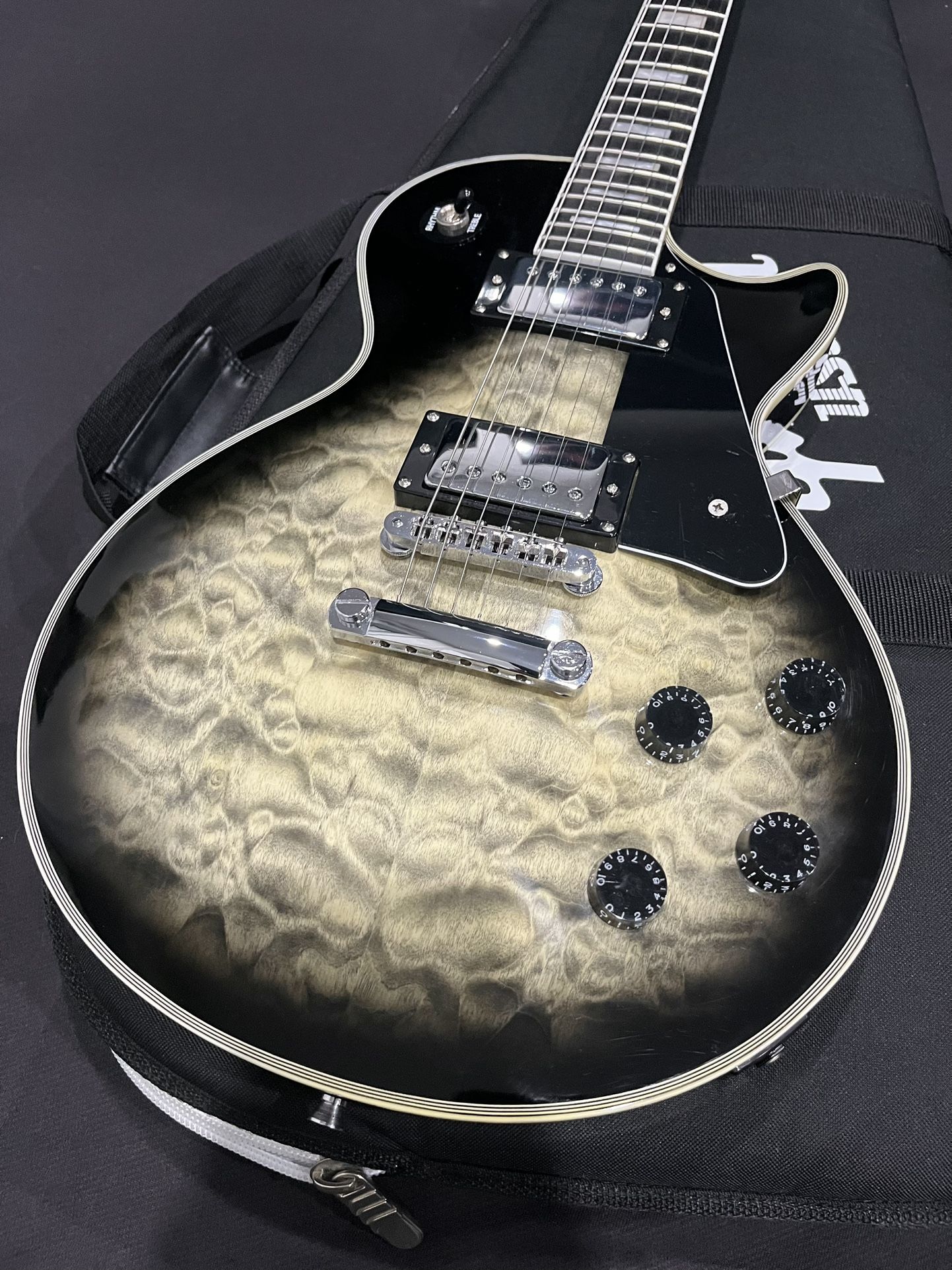 Gibson Les Paul Custom Guitar Copy & Case