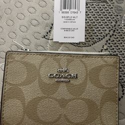 COACH wallet Khaki color 