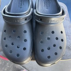 WOMEN CROCS SIZE 9 W  NEW THICK HEEL