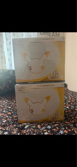 Pokemon 30th Celebration ETB (2)
