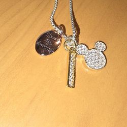 ADORABLE LIKE NEW DISNEY CHARM NECKLACE (3 CHARMS INCLUDED)