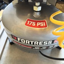 Fortress 6 Gallon Air Compressor - 175 PSI 