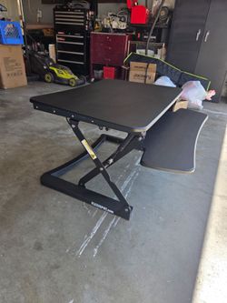 Desk top riser