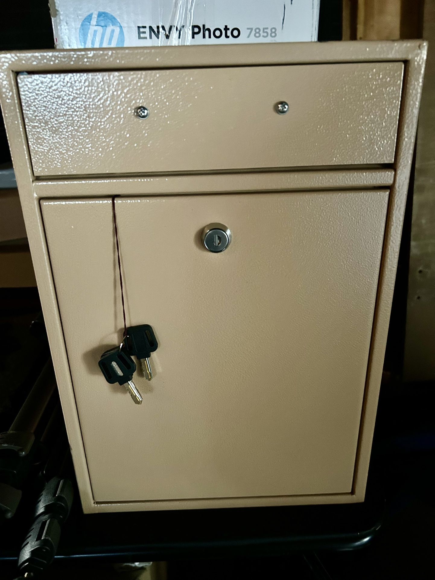 New Steel Lock Box With Key With Mall Mount 