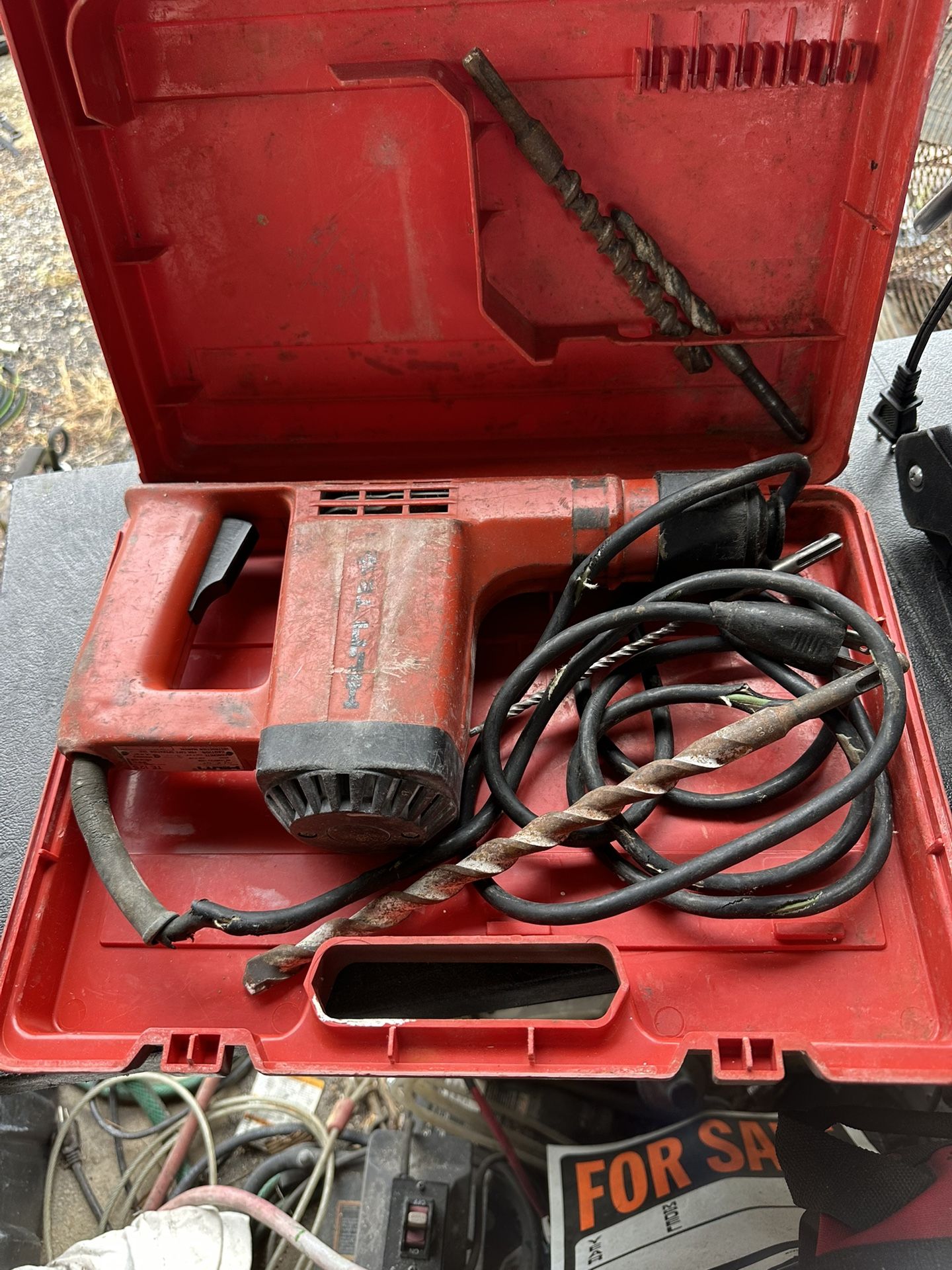 Hilti Hammer Dril With 4 Bits