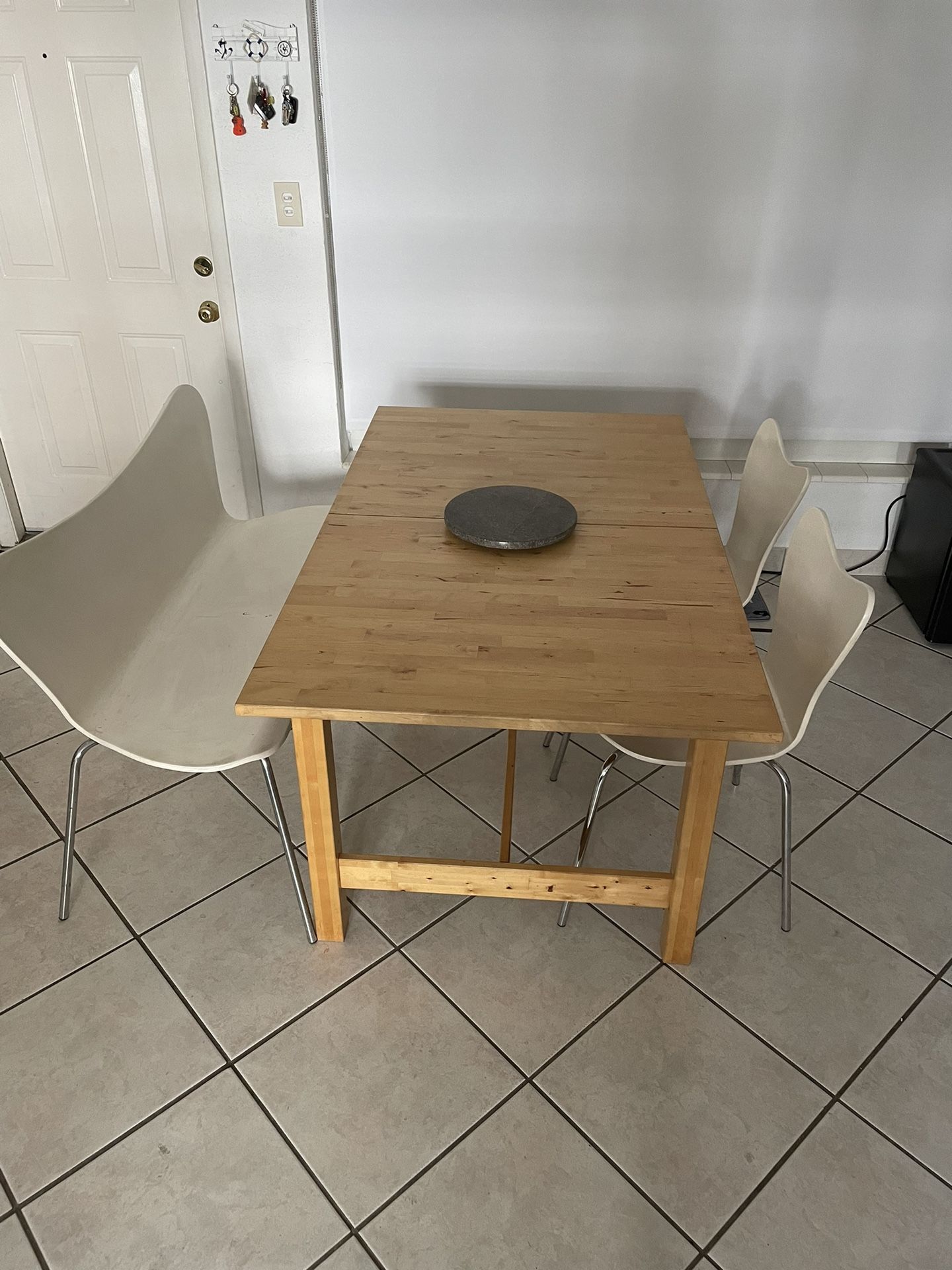 Expandable table Up To 8 Seats + 2 Chairs + bench