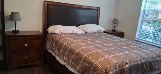 Queen sleigh bed