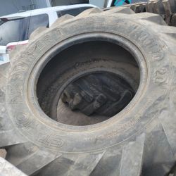 405/70/20  Ag Tires. Great Tread No Leaks