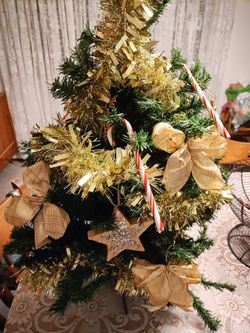 Decorated table top tree