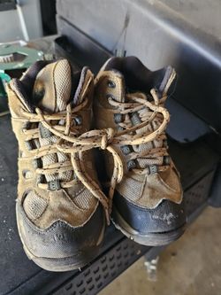 Kids Outland Hiking Boots Size 2 