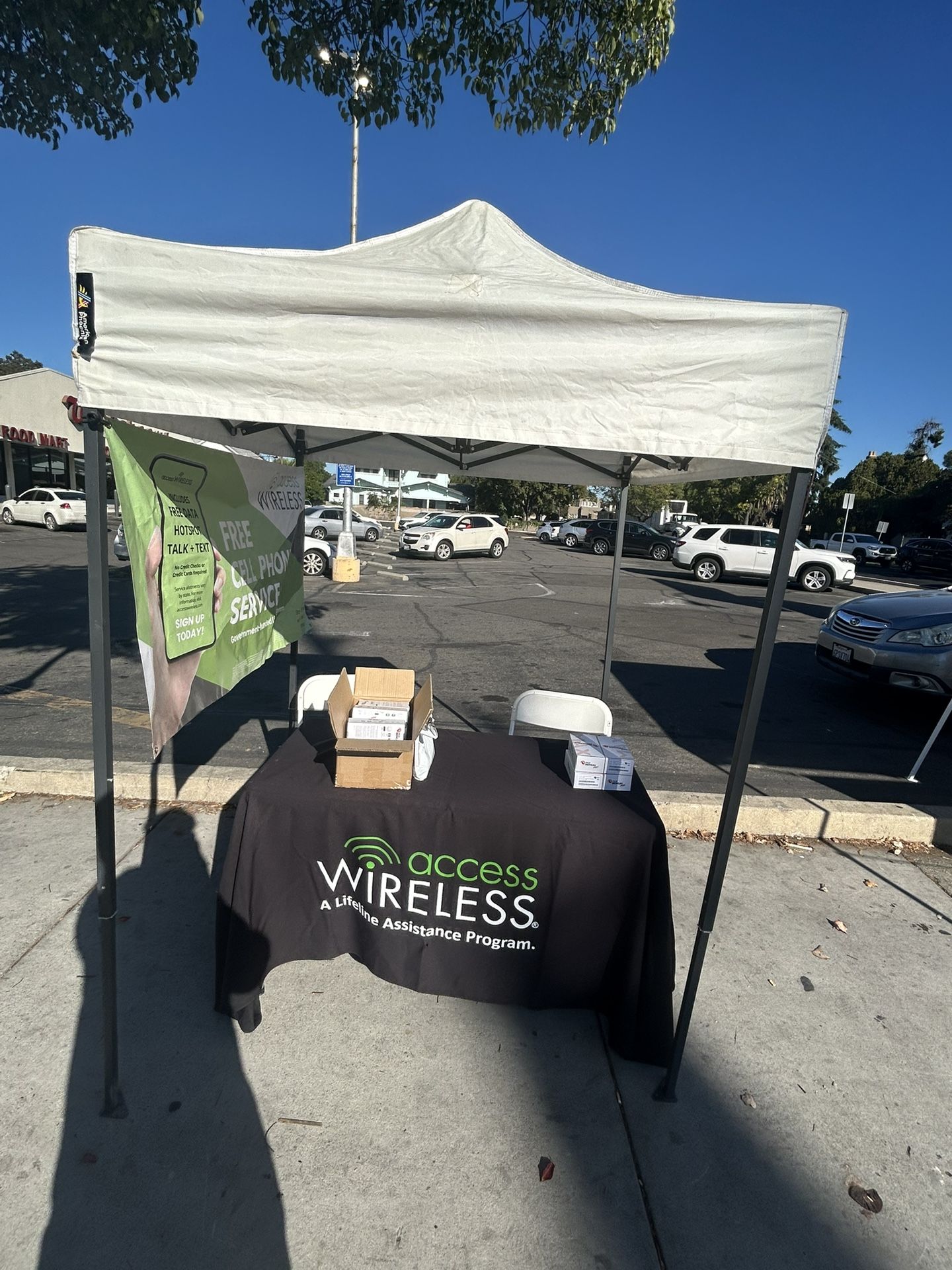 FREE PHONES !! In Front Of Walgreens On Harding Way!!