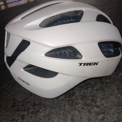 TREK STRAVOS HELMET