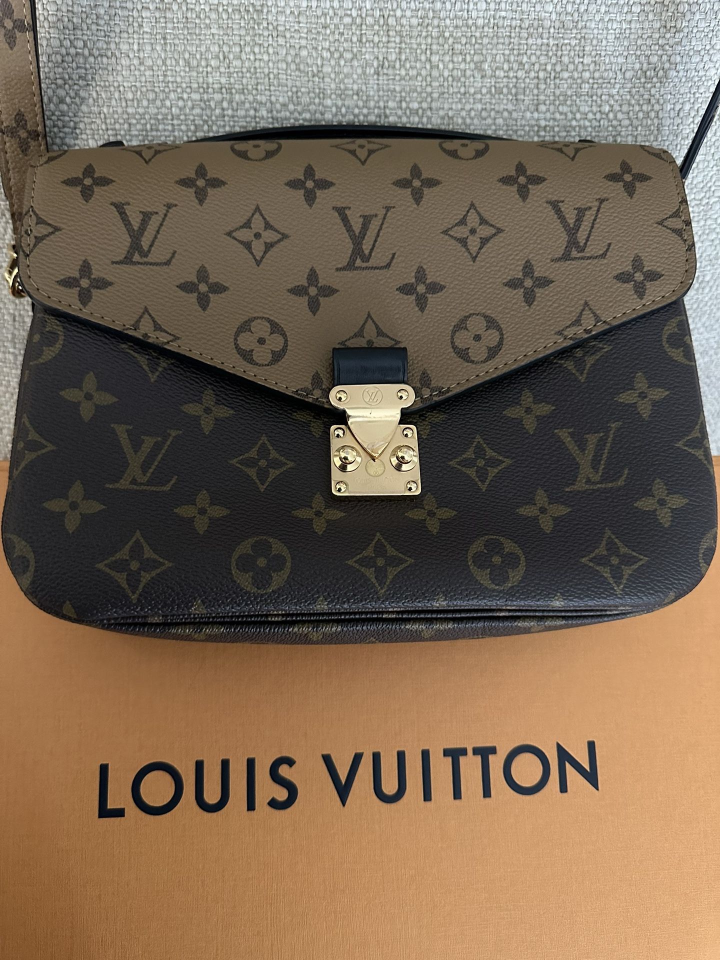 LV Louis Vuitton  Authentic monogram reverse 