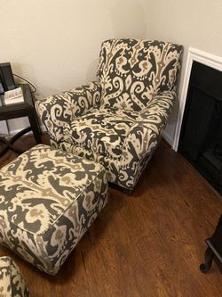 Living room chair + ottoman