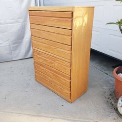Dresser - Solid Wood In Excellent Condition 