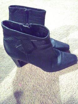 Black boots size 9