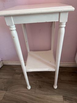 Corner table white