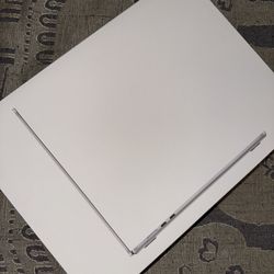 Latest MacBook Air 15” Silver M4 16GB 512GB Apple Receipt I Can Come To you Deliver  