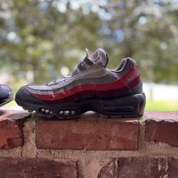 Nike Air Max 95 Essential Grey Team Red 9.5 Men