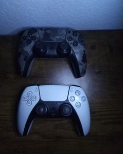 PS5 controllers