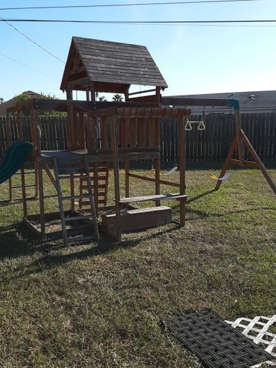 PlaySet For Young Boys Or Girls.