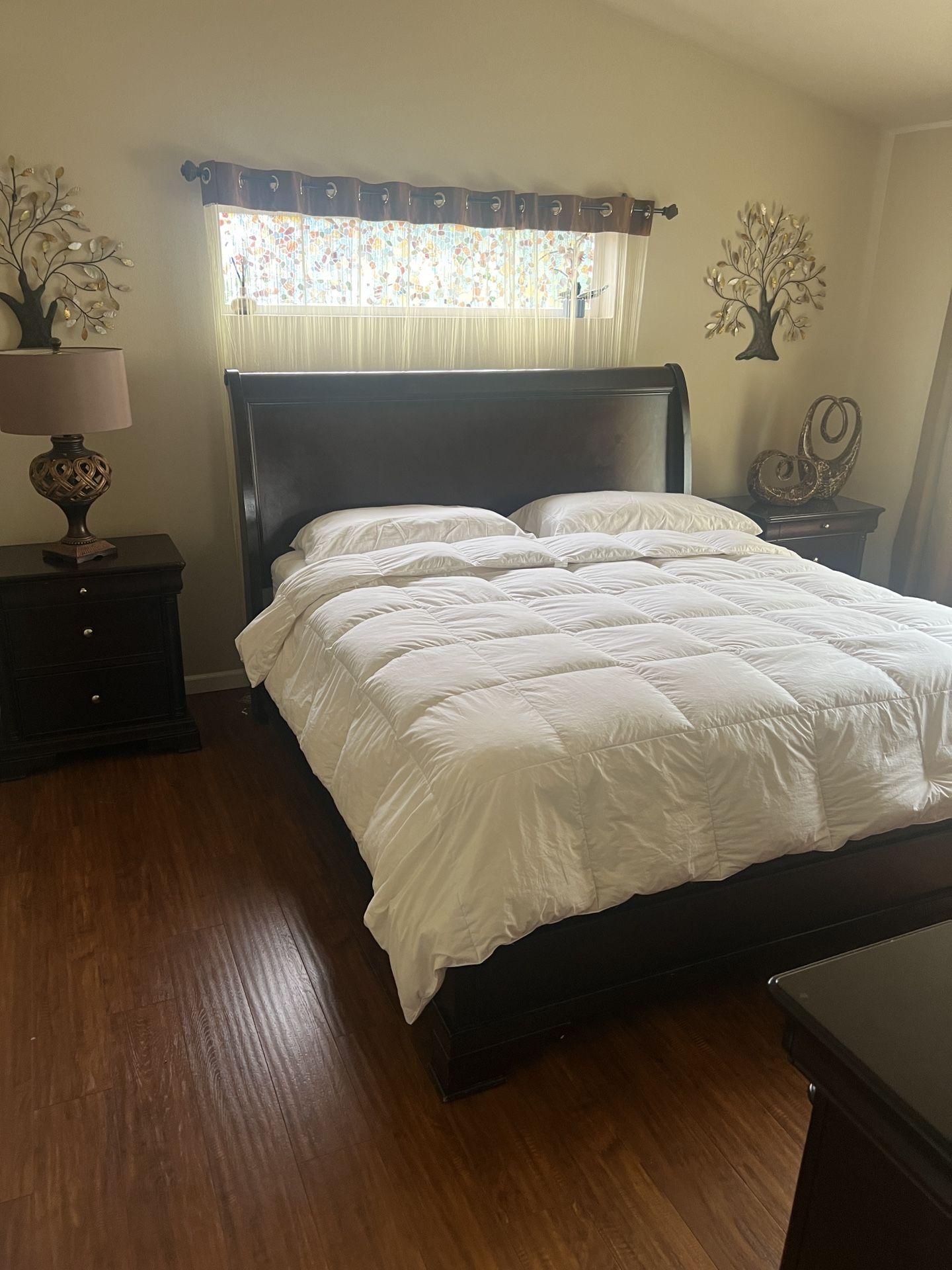 King size Solid Wood  Ashley Bedroom Set