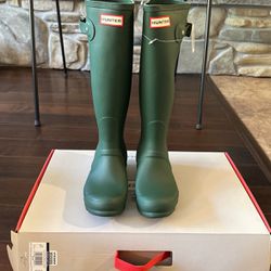 BNIB Hunter green Rain boots 