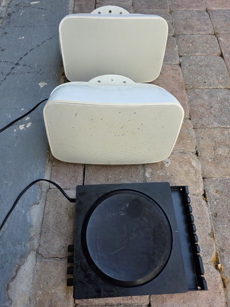 Outdoor SONOS pair of Speakers + SONOS AMP