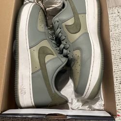 Air Forces Size 9.5 Men 