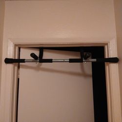 Pull-Up Bar Barely Used