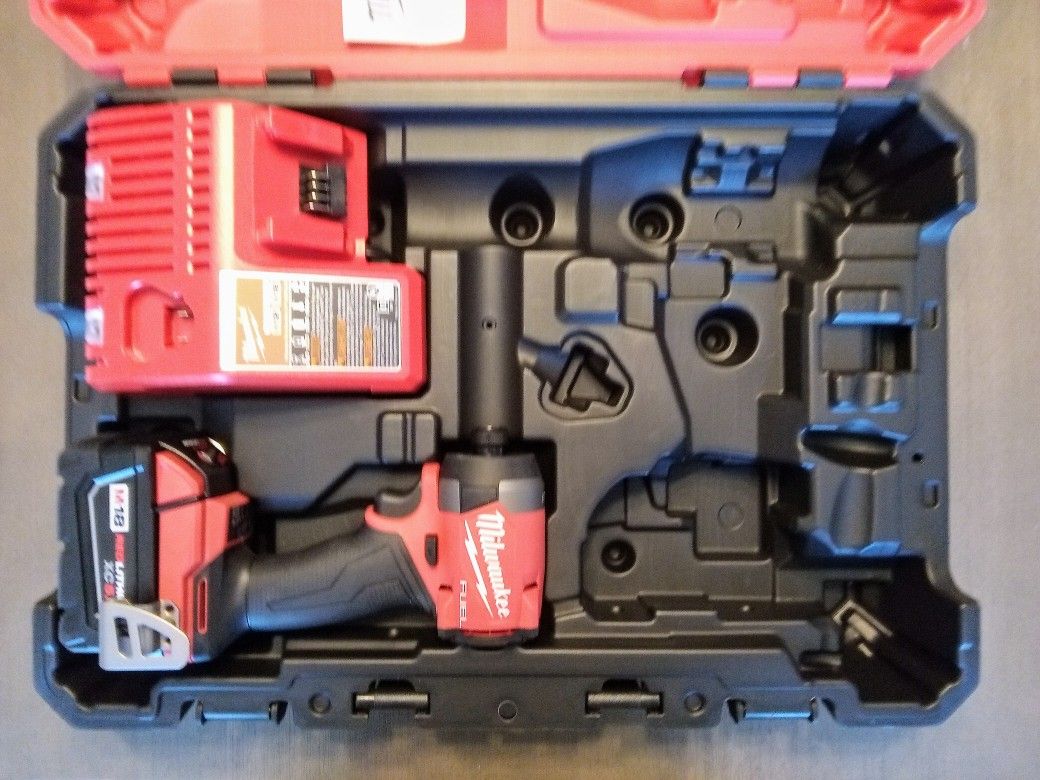 Milwaukee M18 Fuel 4th Gen Impact Driver Kit