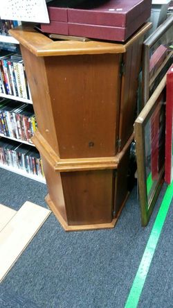 2 end table s no tops