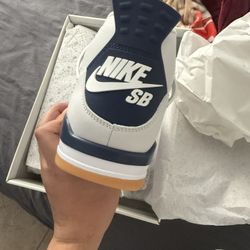 Jordan 4 Retro SB 'Navy' – Size 13 – Deadstock
