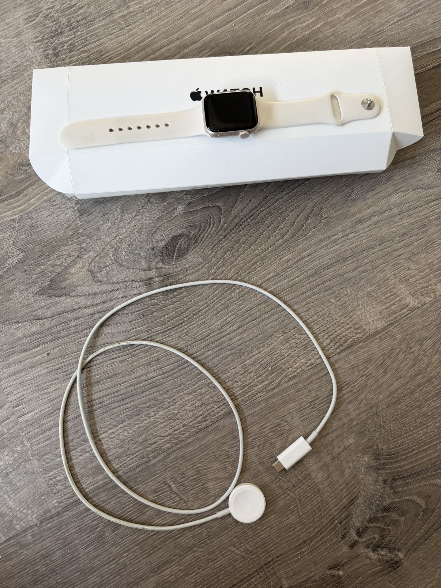 apple watch SE 2nd generation 40mm starlight