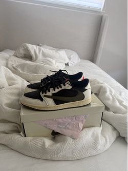 Travis Scott Jordan 1 low olive