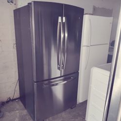 GE Stainless 33-in Wide Internal Ice And Water Fridge Works Perfect With Warranty