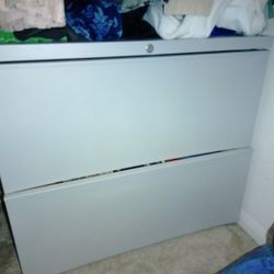 2 Drawer File Cabinet. Nice Condition 