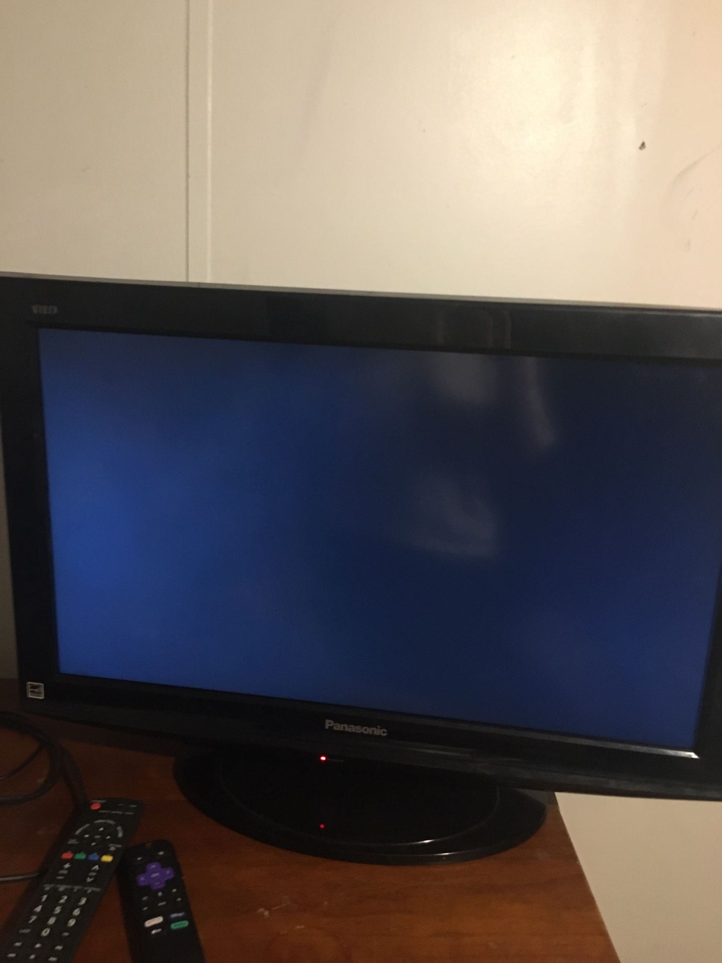 32’ Inch Panasonic Tv With Roku Stick