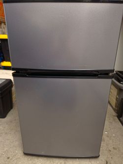 NEW Mainstay mini fridge/ freezer 33 inches high