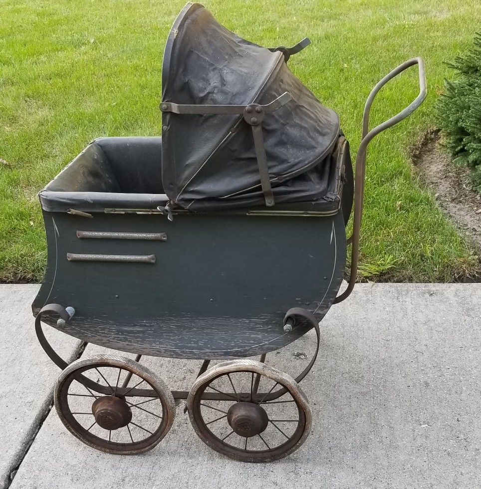 Early 1900's Kroll Kab Baby Carriage