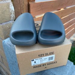 Yeezy Slides Granite Size 9men /10.5 Women