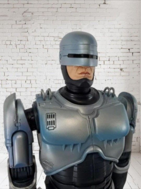 NECA Robocop REEL TOYS Figure 1/4 Scale This is the Large 18" The Blue Version of this figure, very hard to find
BOX HAS DAMAGE COMES WITH ALL AC