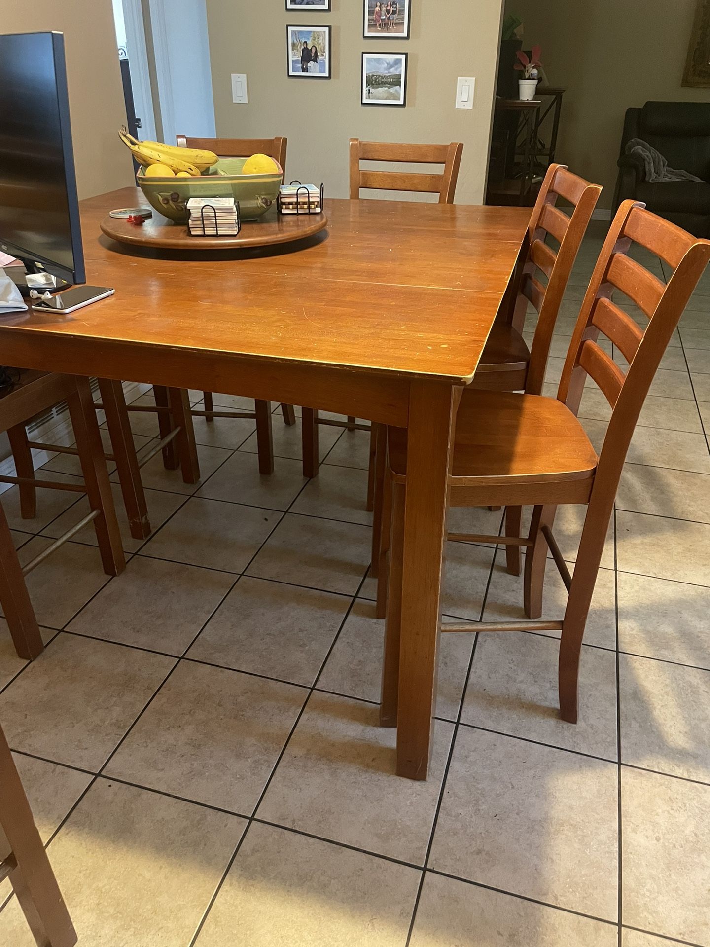 Dining table for 4 or 8people