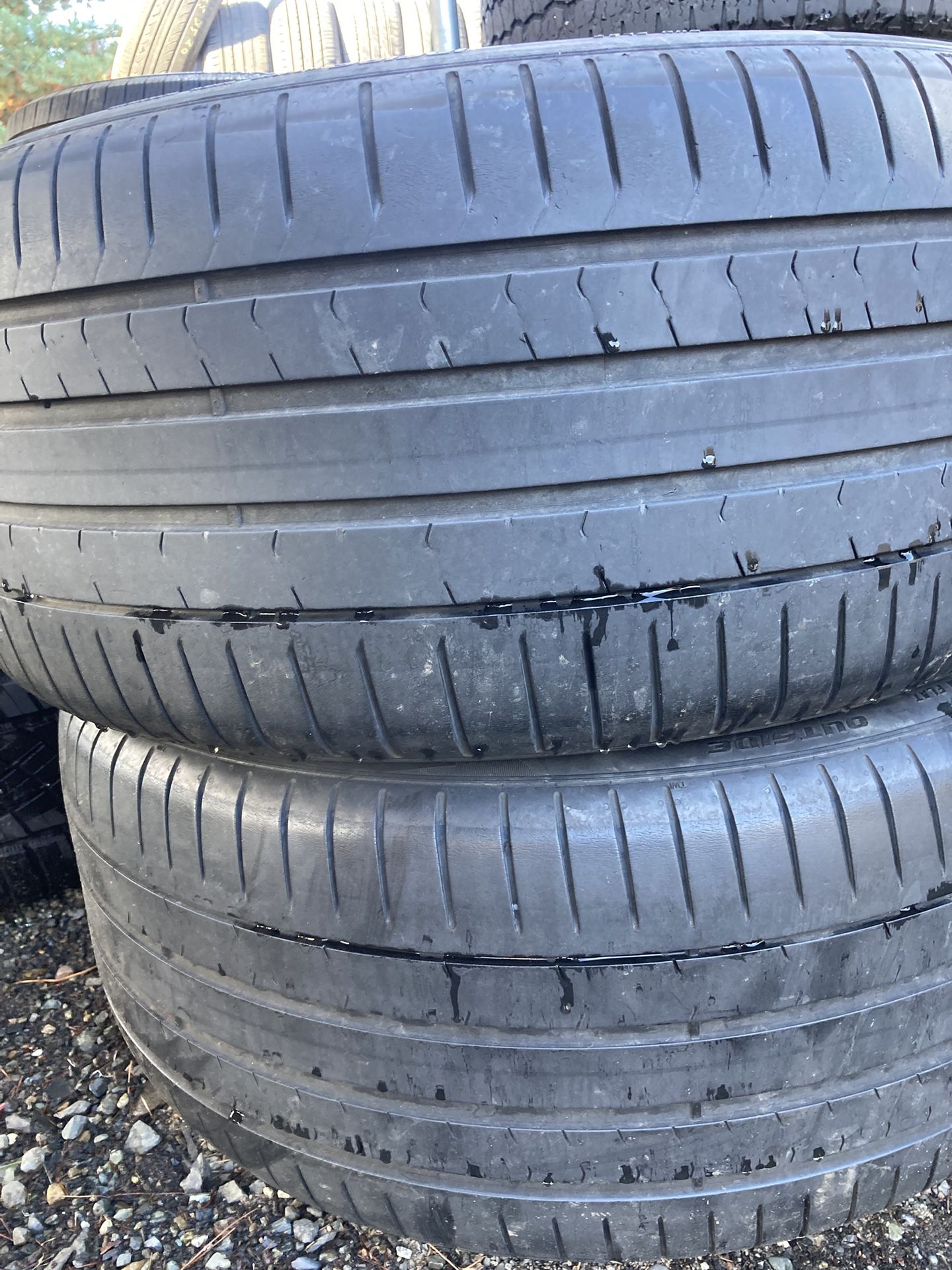 One 275 40 20 Pirelli Tire