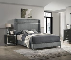 Brand new king size bed frame with a brand new mattress and box spring  of your choice included ($530 - $570) - Delivery available - Hablo espanol