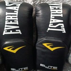 Size M Boxing Gloves
