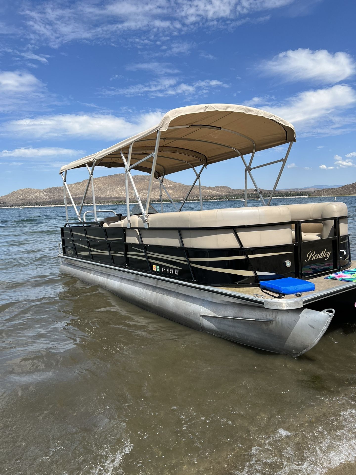 Bentley Pontoon Boat 2017