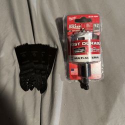 Milwaukee Hole Dozer 1 1/4 Hole Saw And 4 Multi Tool Blade